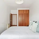 Spacious 3 Bedroom Apartment In Lisbon