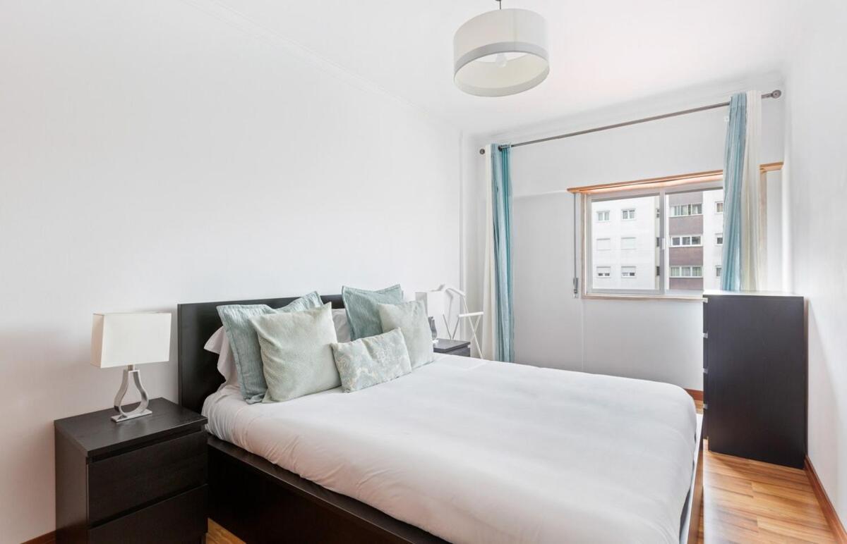 Spacious 3 Bedroom In Apartamento Lisboa