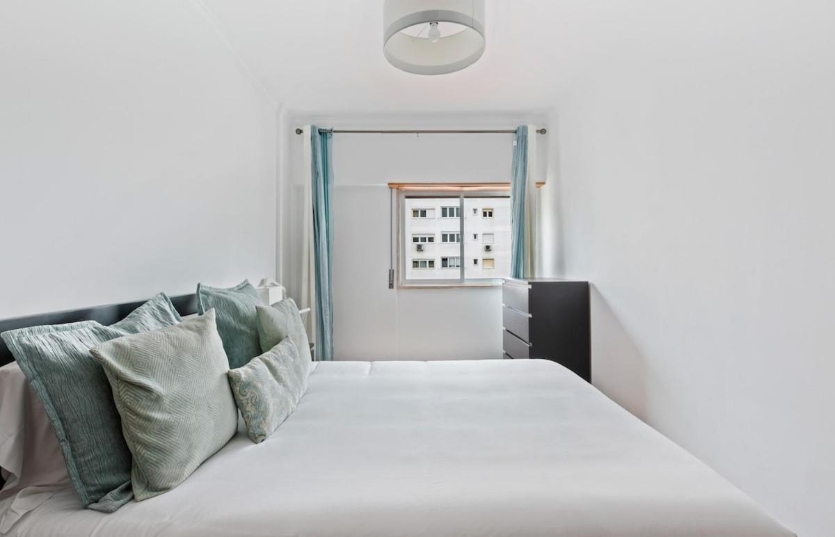 Spacious 3 Bedroom In Apartamento